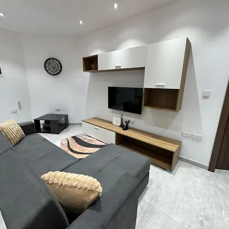 Lola In Appartement Marsaskala