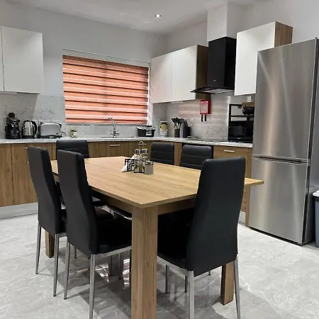 Lola In Διαμέρισμα *